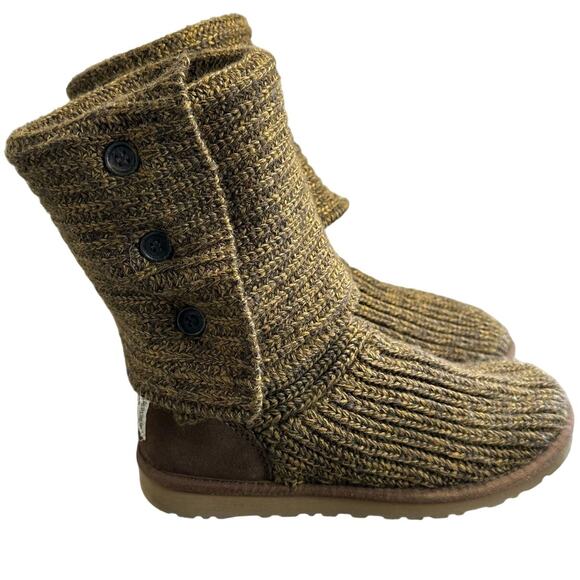 UGG Australia Women Classic Cardy Sheepskin Brown Knit Boot 6 - Picture 1 of 7